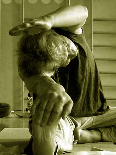 NA�E MY�LENKY N�S D�LAJ� SILN�MI NEBO SLAB�MI, ��ASTN�MI NEBO NE��ASTN�MI, ZDRAV�MI NEBO NEMOCN�MI. N�� �IVOT SE JIMI AUTOMATICKY ��D�. 